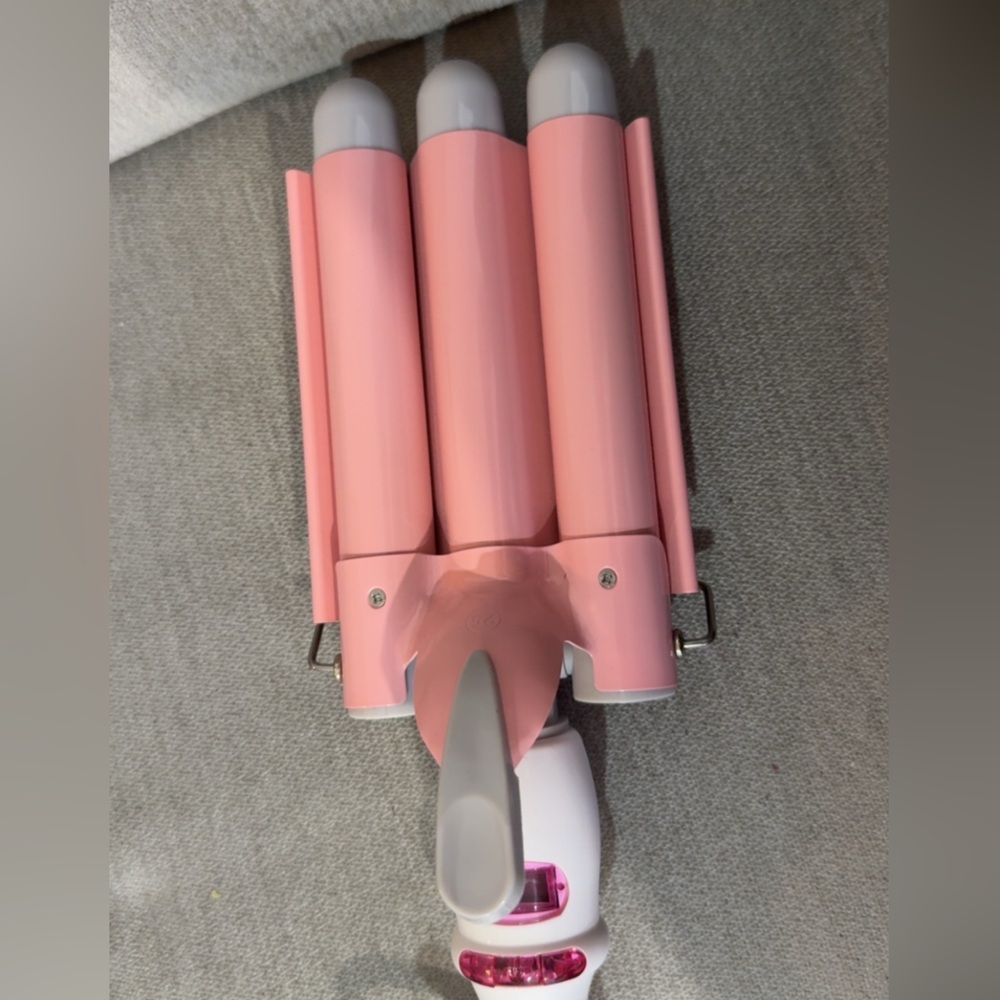 Insert Waves Here Triple Barrel Hair Waver - Black